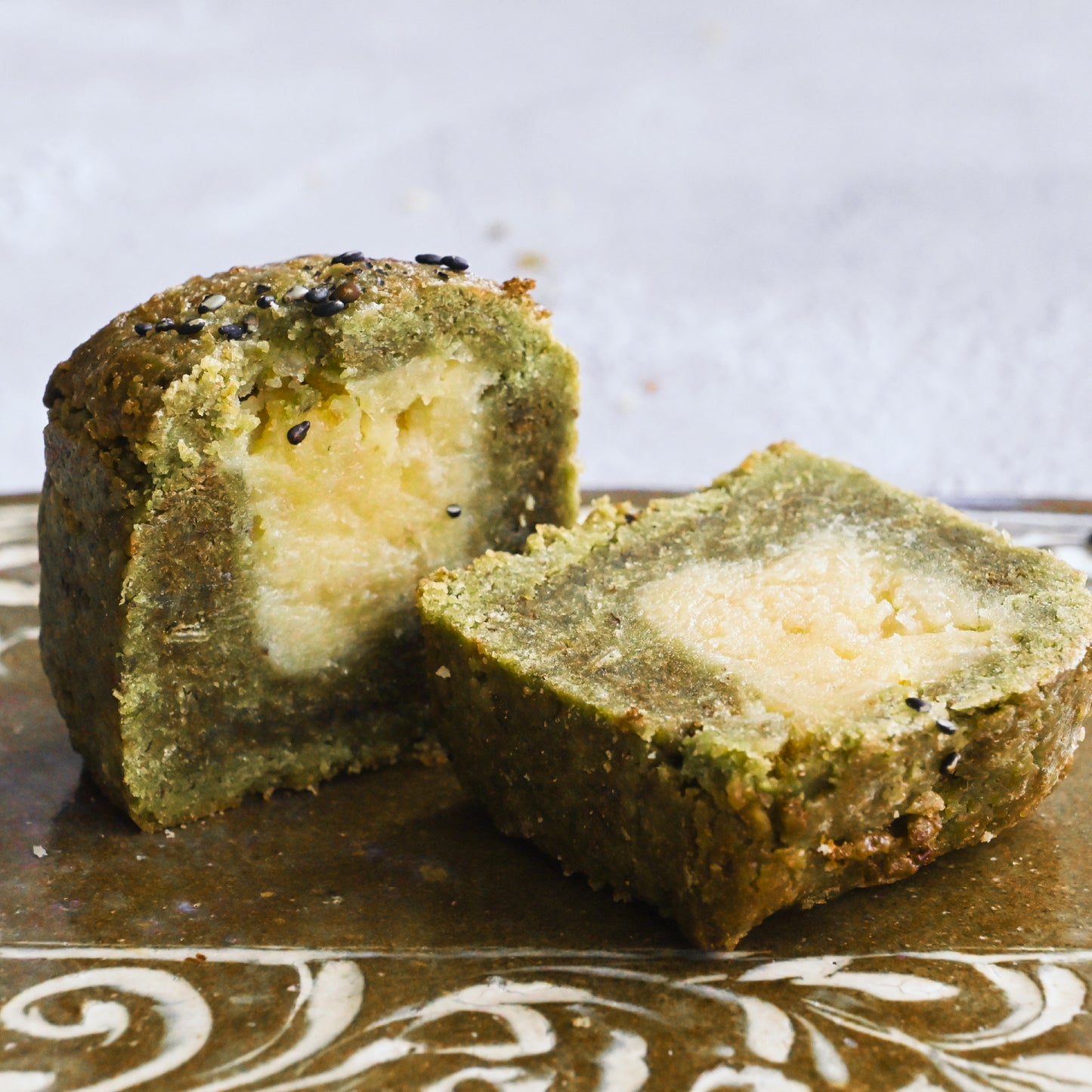 米粉を使用したヴィーガングルテンフリーの抹茶発酵さつまいもあんこのケーキ